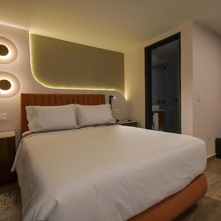Expo Satelite 2750 Hotel & Suites غوادالاجارا المظهر الخارجي الصورة