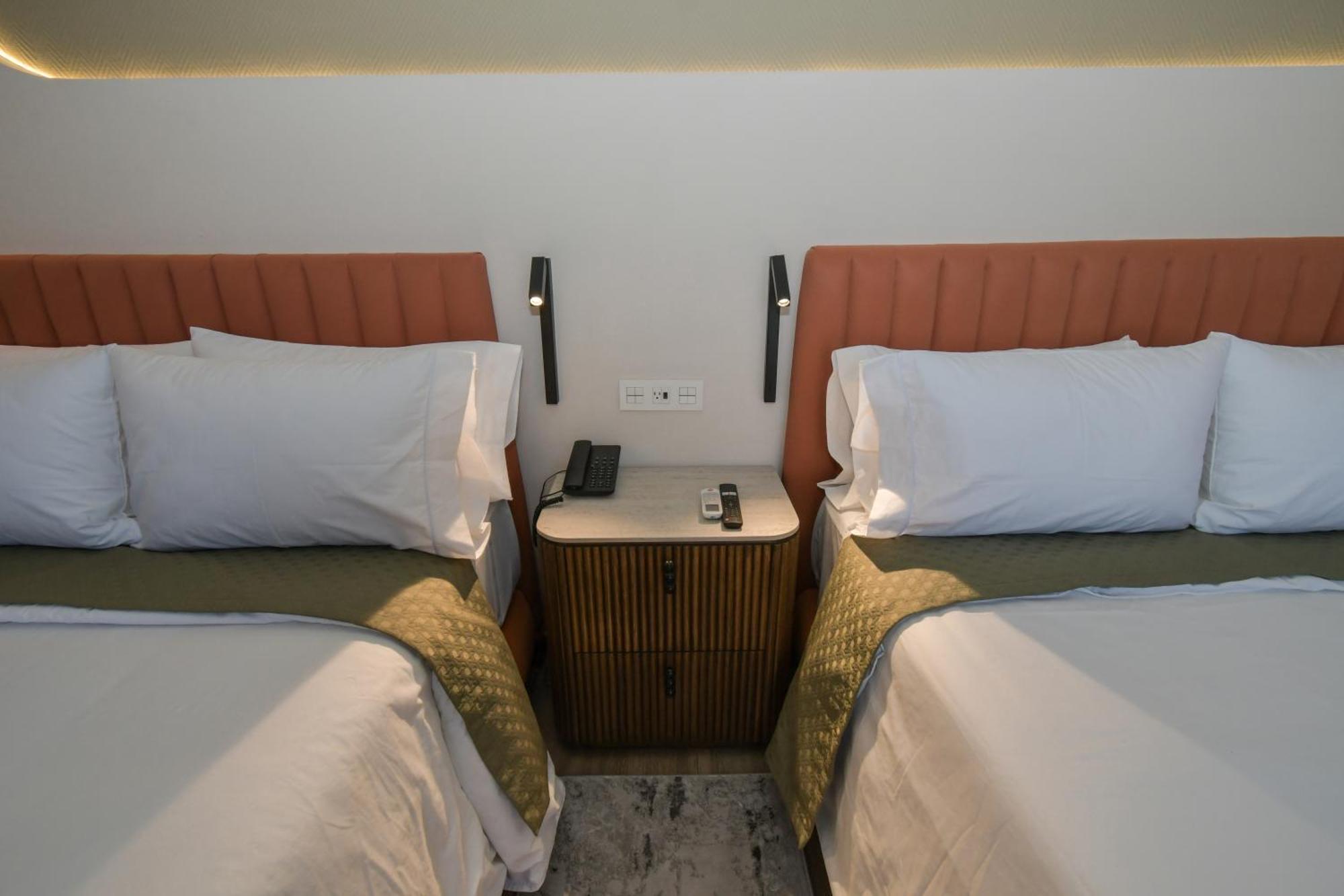 Expo Satelite 2750 Hotel & Suites غوادالاجارا المظهر الخارجي الصورة