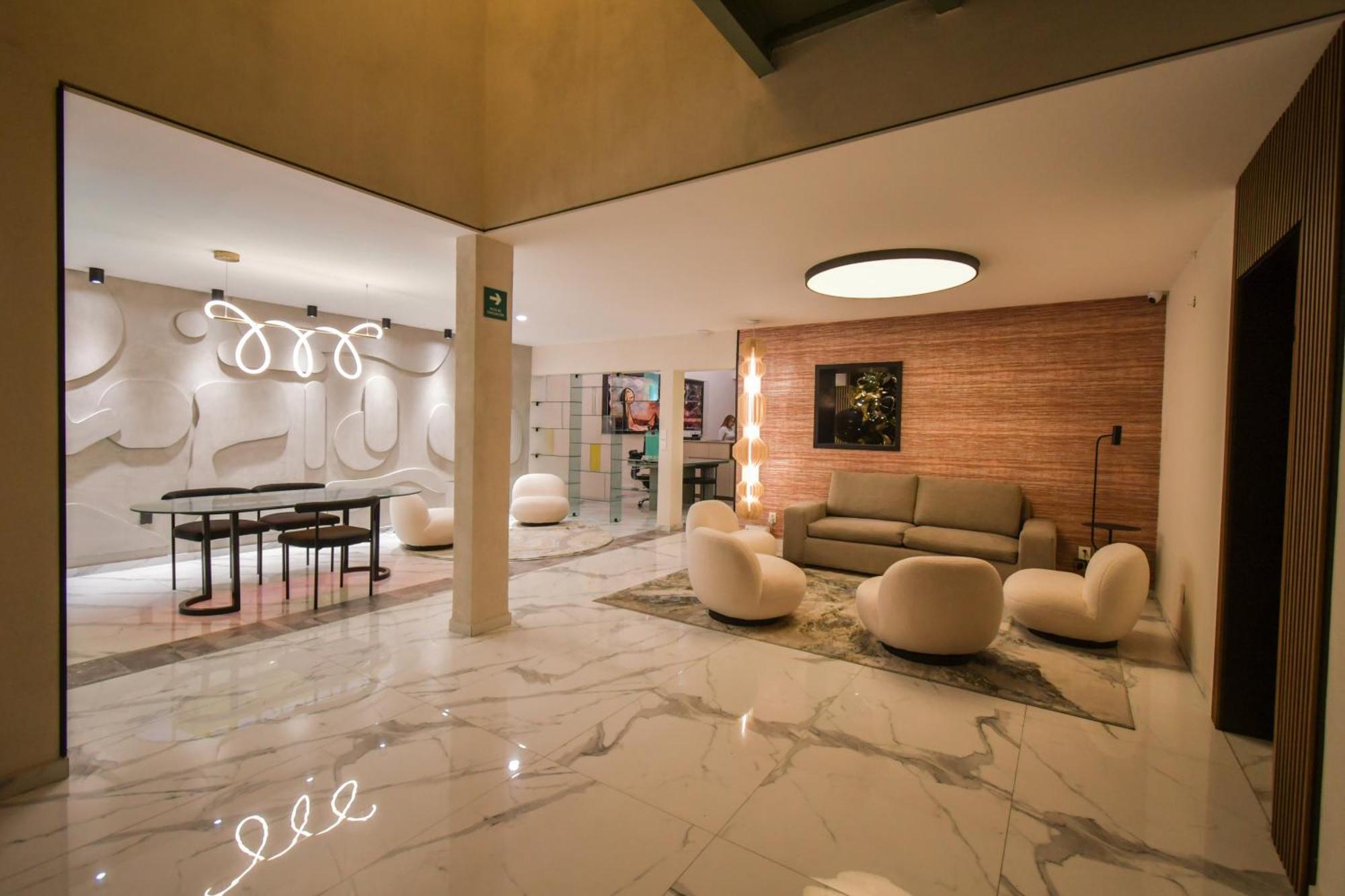 Expo Satelite 2750 Hotel & Suites غوادالاجارا المظهر الخارجي الصورة