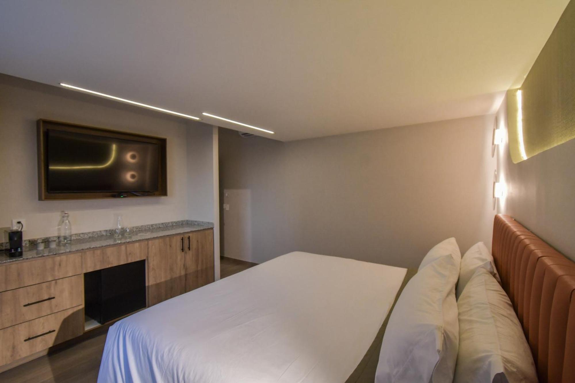 Expo Satelite 2750 Hotel & Suites غوادالاجارا المظهر الخارجي الصورة