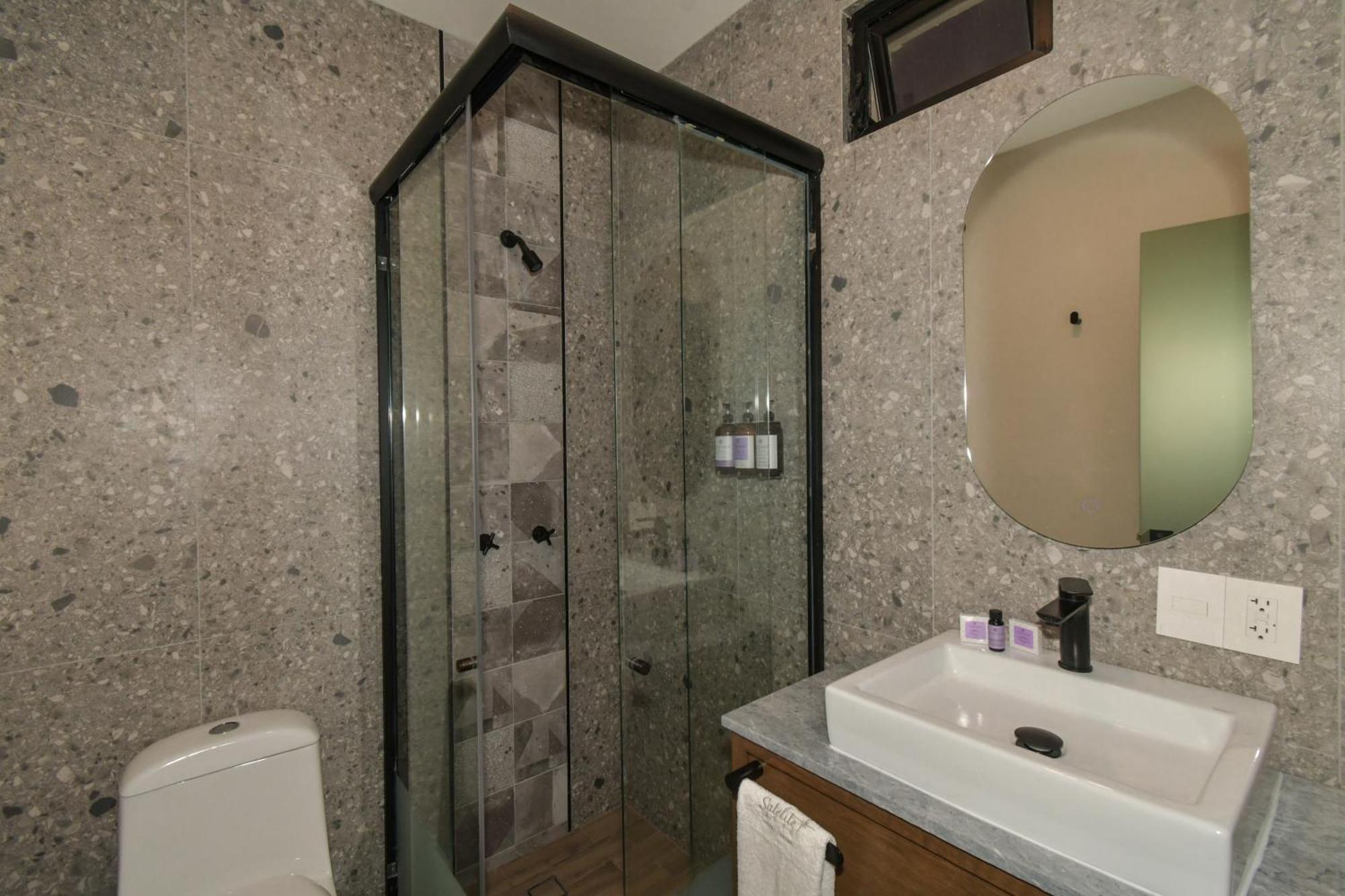 Expo Satelite 2750 Hotel & Suites غوادالاجارا المظهر الخارجي الصورة