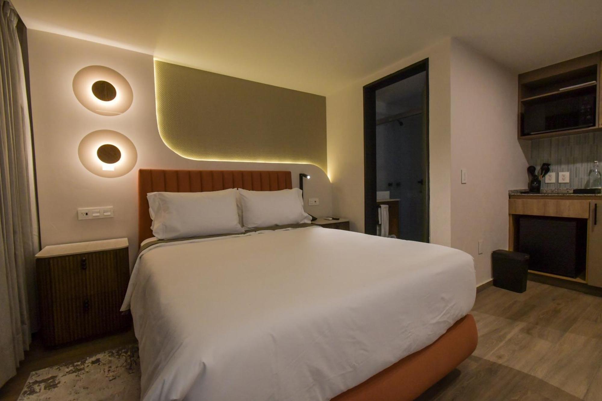Expo Satelite 2750 Hotel & Suites غوادالاجارا المظهر الخارجي الصورة