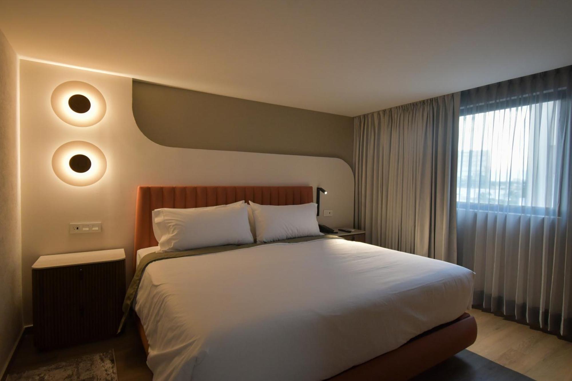 Expo Satelite 2750 Hotel & Suites غوادالاجارا المظهر الخارجي الصورة