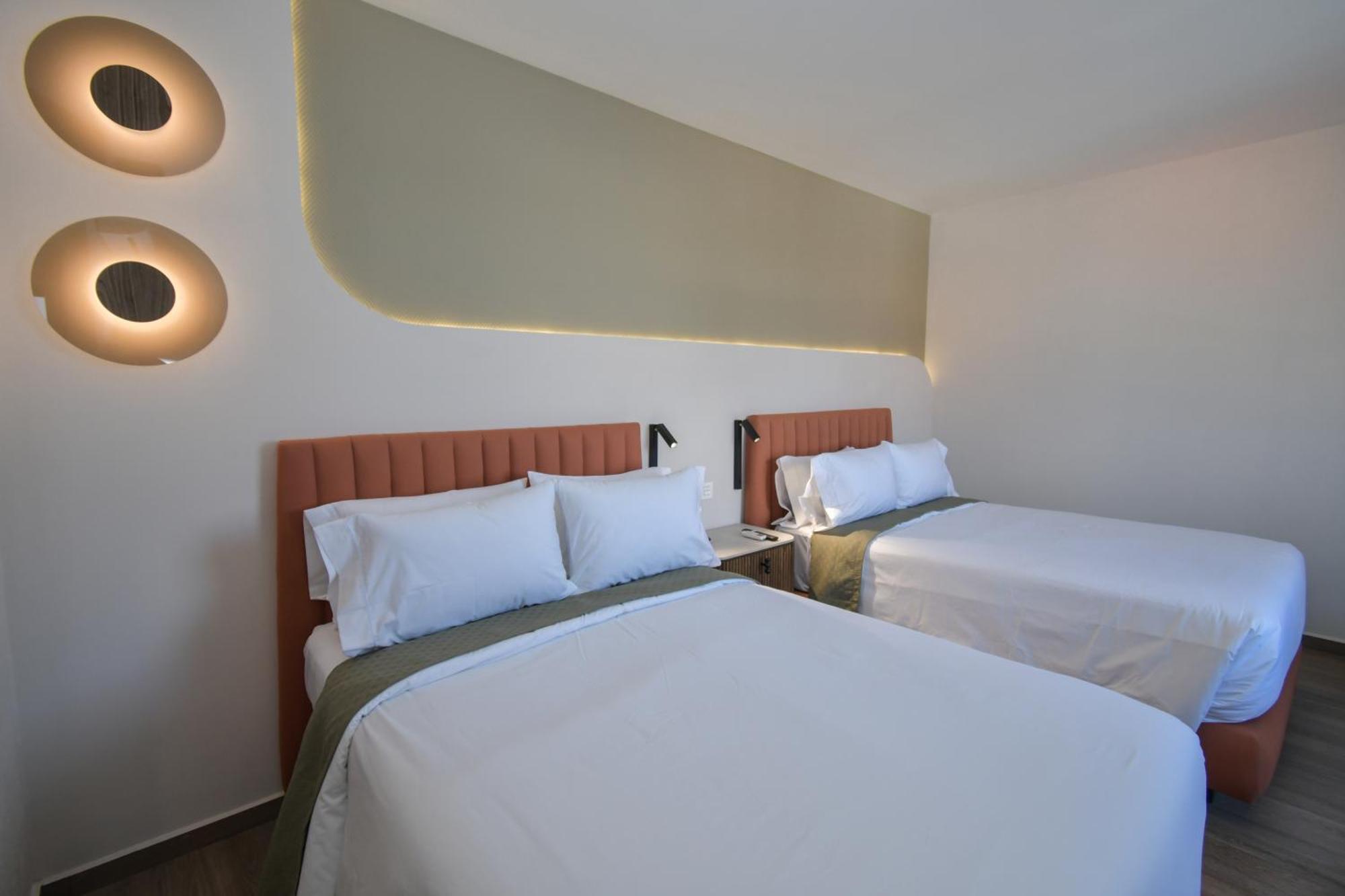 Expo Satelite 2750 Hotel & Suites غوادالاجارا المظهر الخارجي الصورة