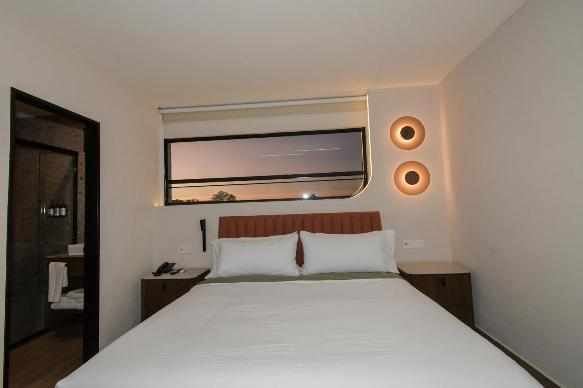 Expo Satelite 2750 Hotel & Suites غوادالاجارا المظهر الخارجي الصورة