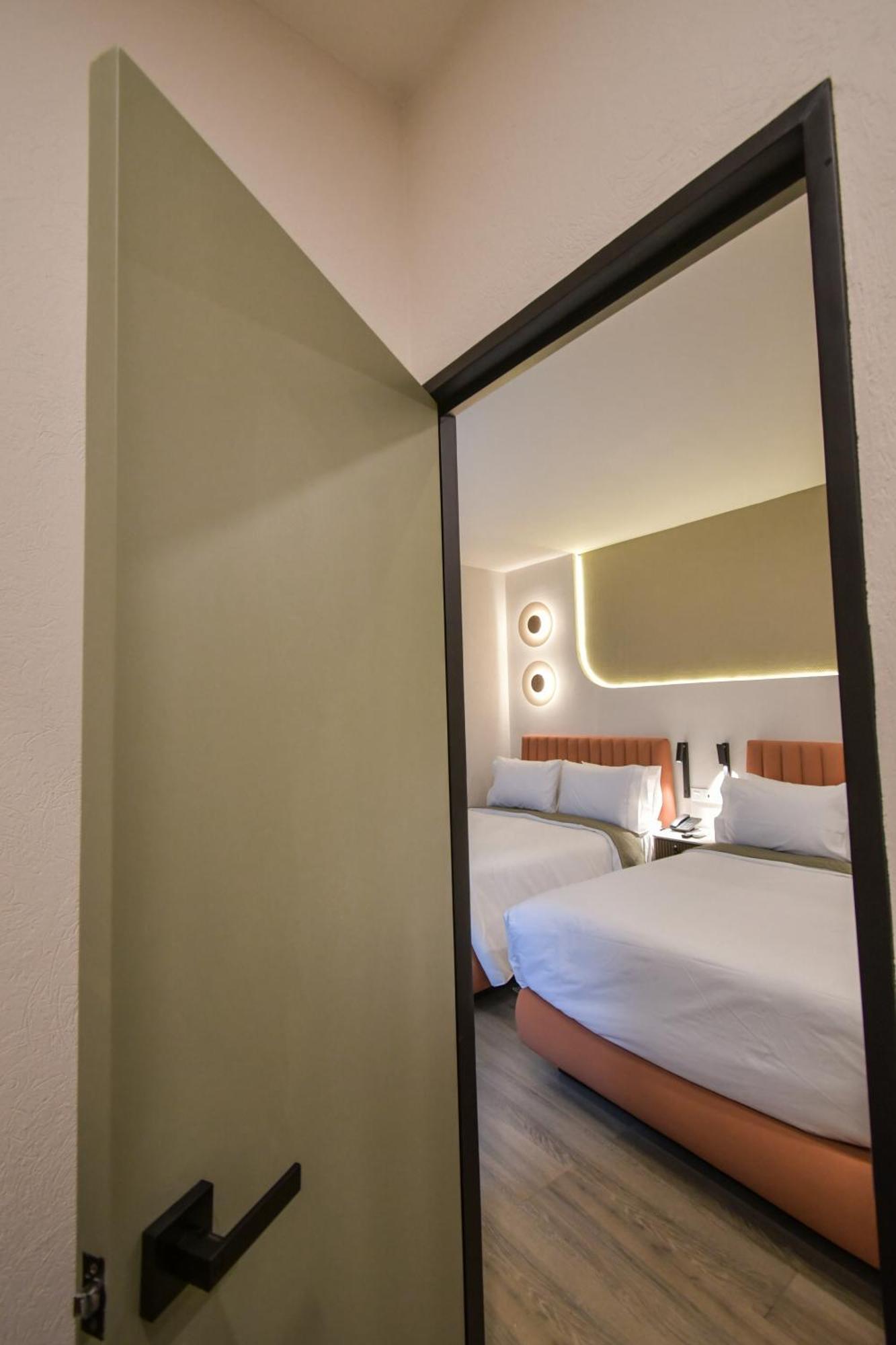 Expo Satelite 2750 Hotel & Suites غوادالاجارا المظهر الخارجي الصورة