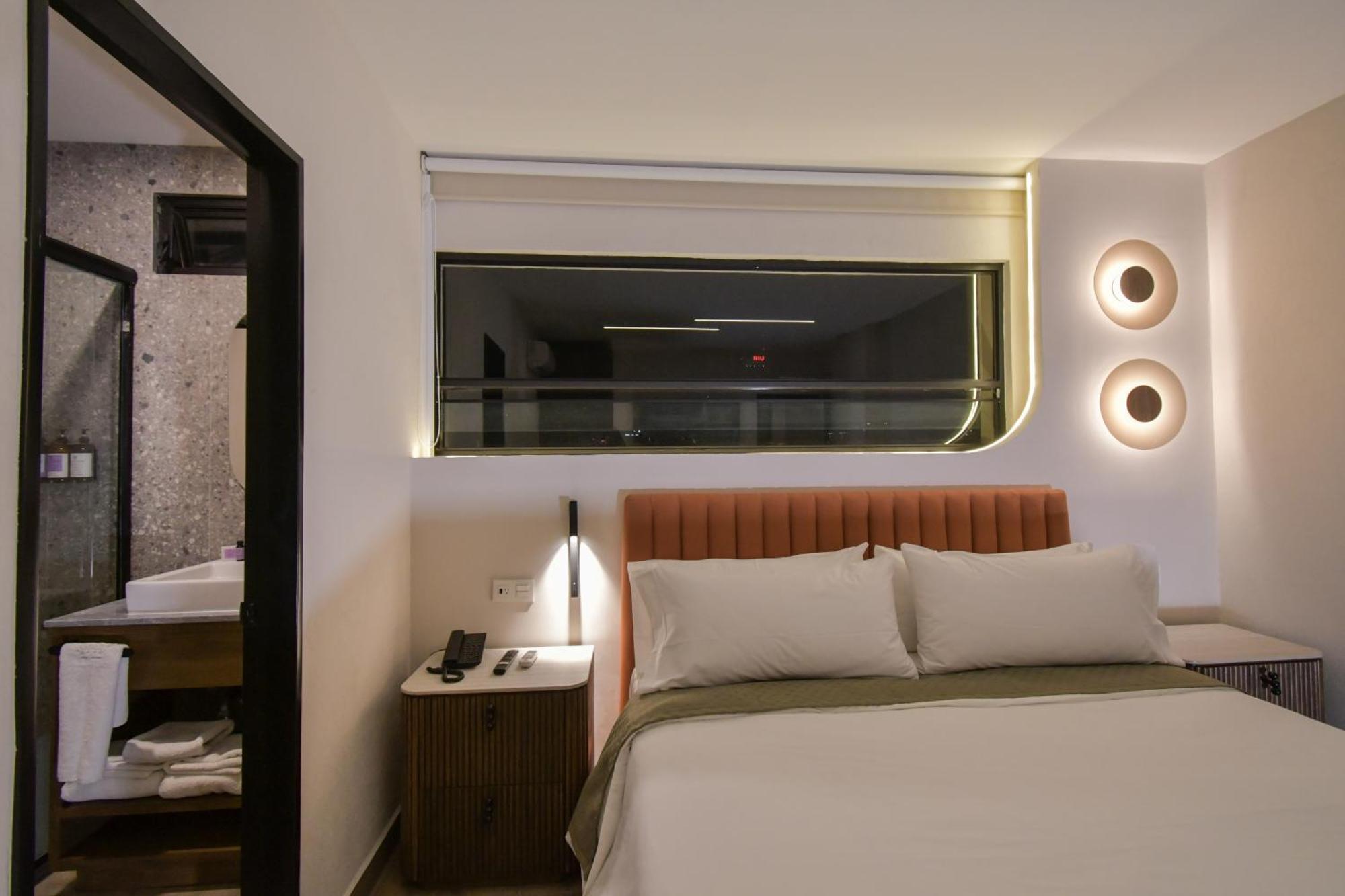 Expo Satelite 2750 Hotel & Suites غوادالاجارا المظهر الخارجي الصورة