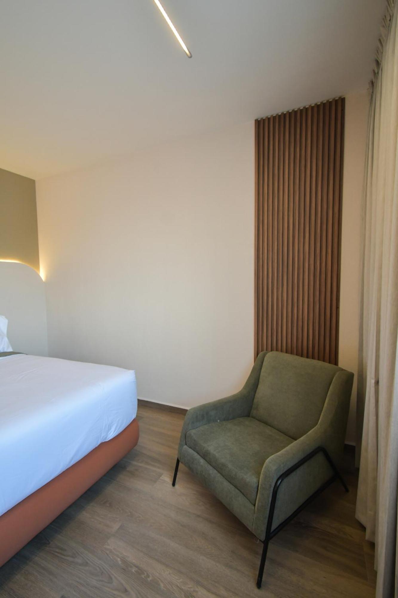 Expo Satelite 2750 Hotel & Suites غوادالاجارا المظهر الخارجي الصورة