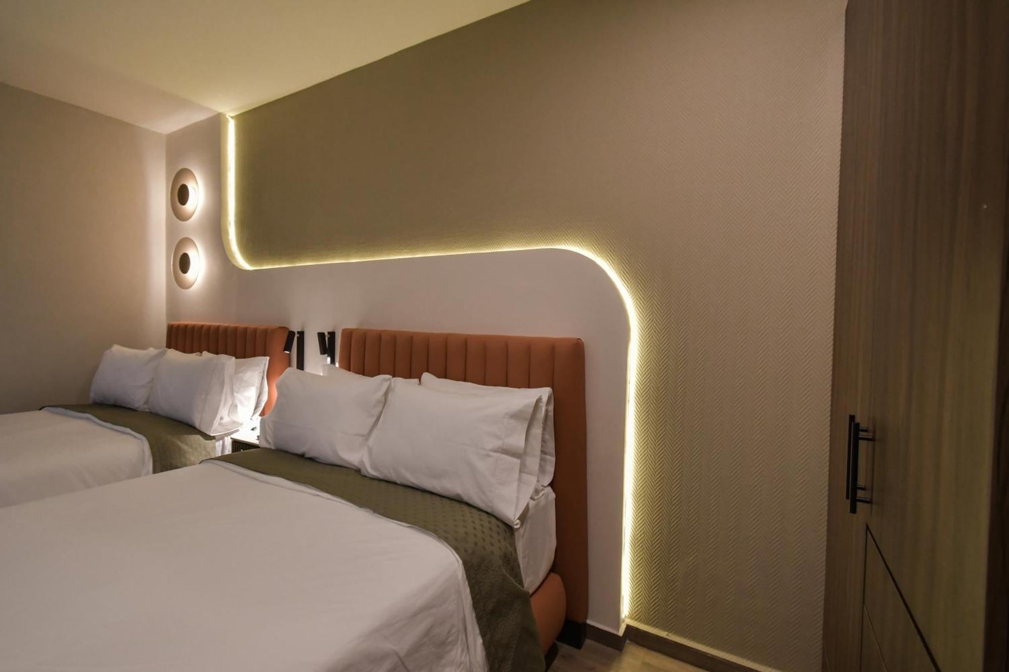 Expo Satelite 2750 Hotel & Suites غوادالاجارا المظهر الخارجي الصورة