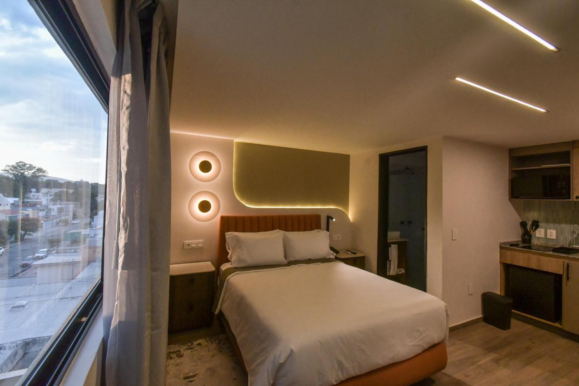 Expo Satelite 2750 Hotel & Suites غوادالاجارا المظهر الخارجي الصورة