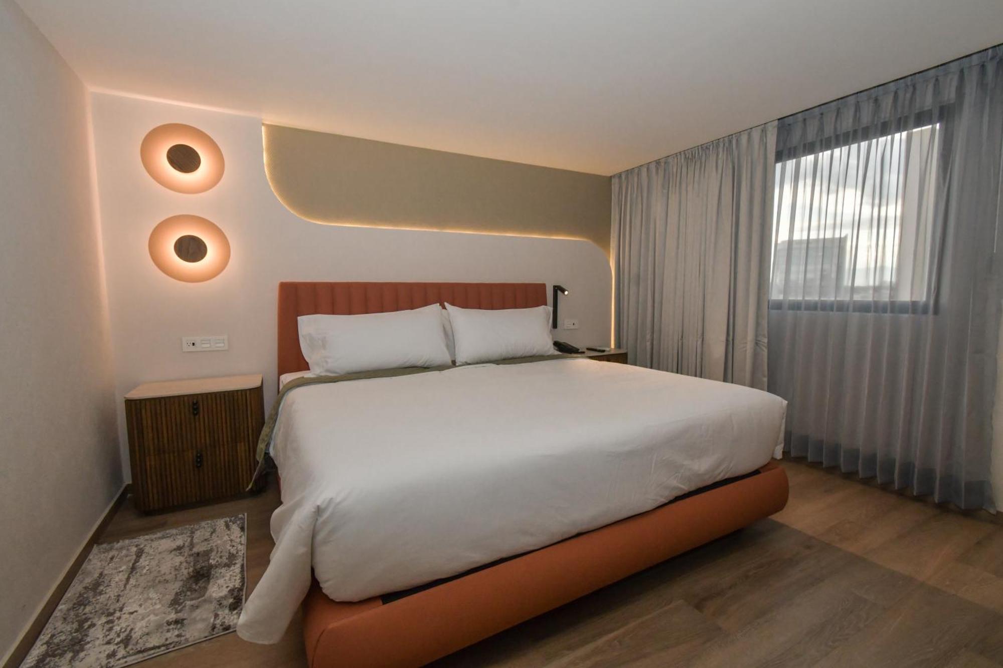 Expo Satelite 2750 Hotel & Suites غوادالاجارا المظهر الخارجي الصورة
