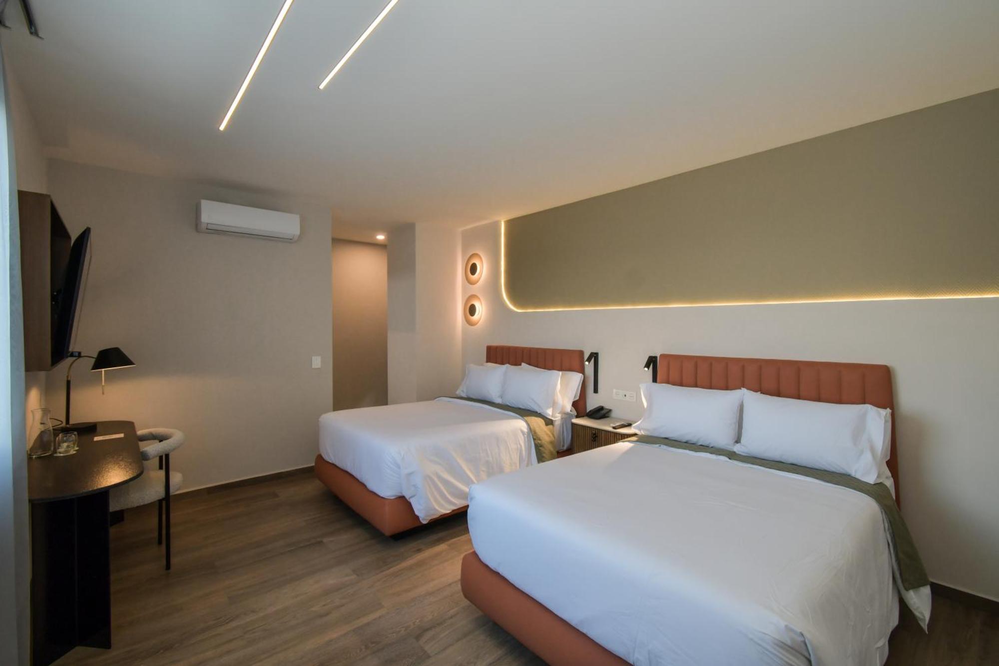 Expo Satelite 2750 Hotel & Suites غوادالاجارا المظهر الخارجي الصورة