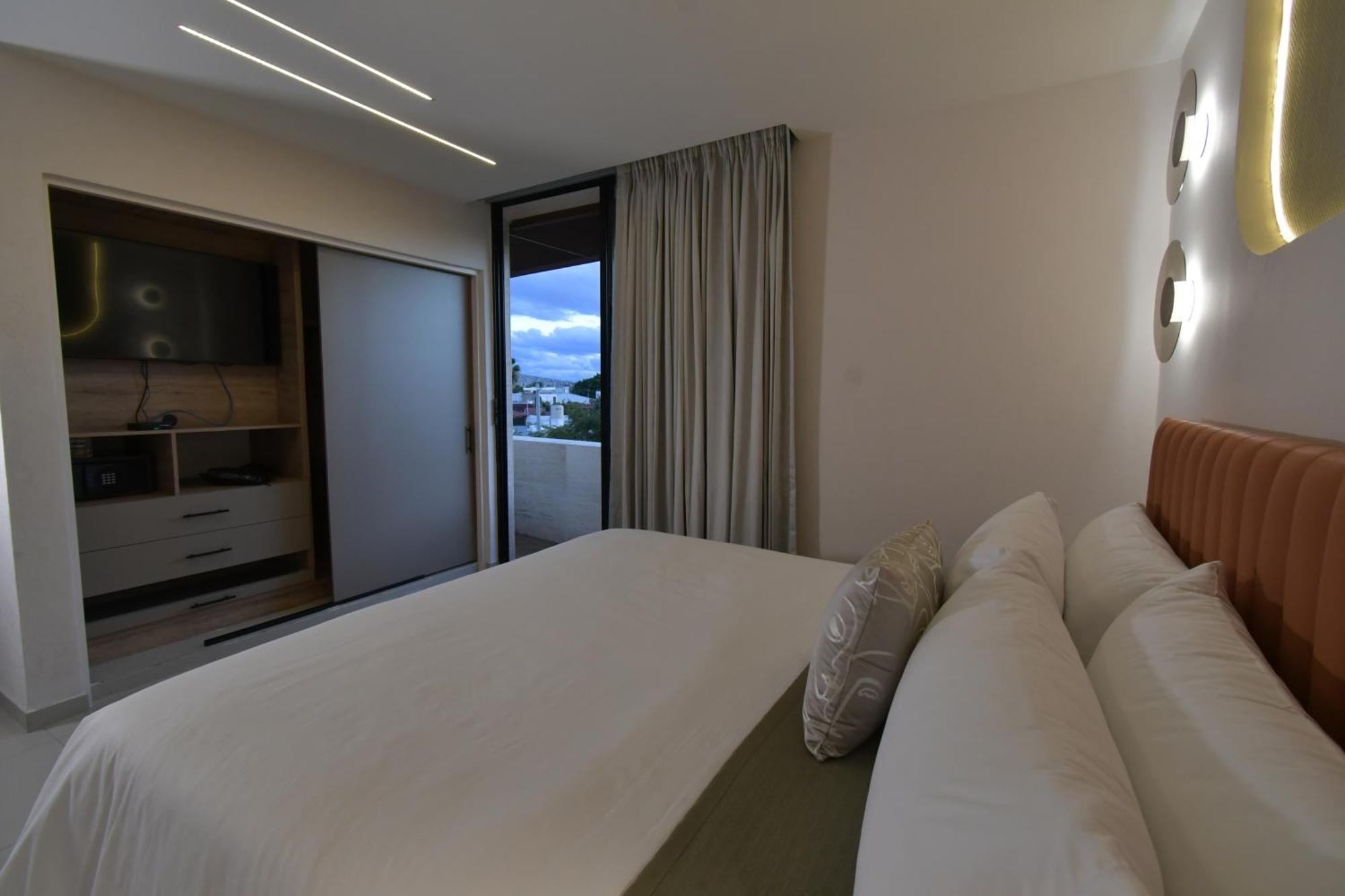 Expo Satelite 2750 Hotel & Suites غوادالاجارا المظهر الخارجي الصورة