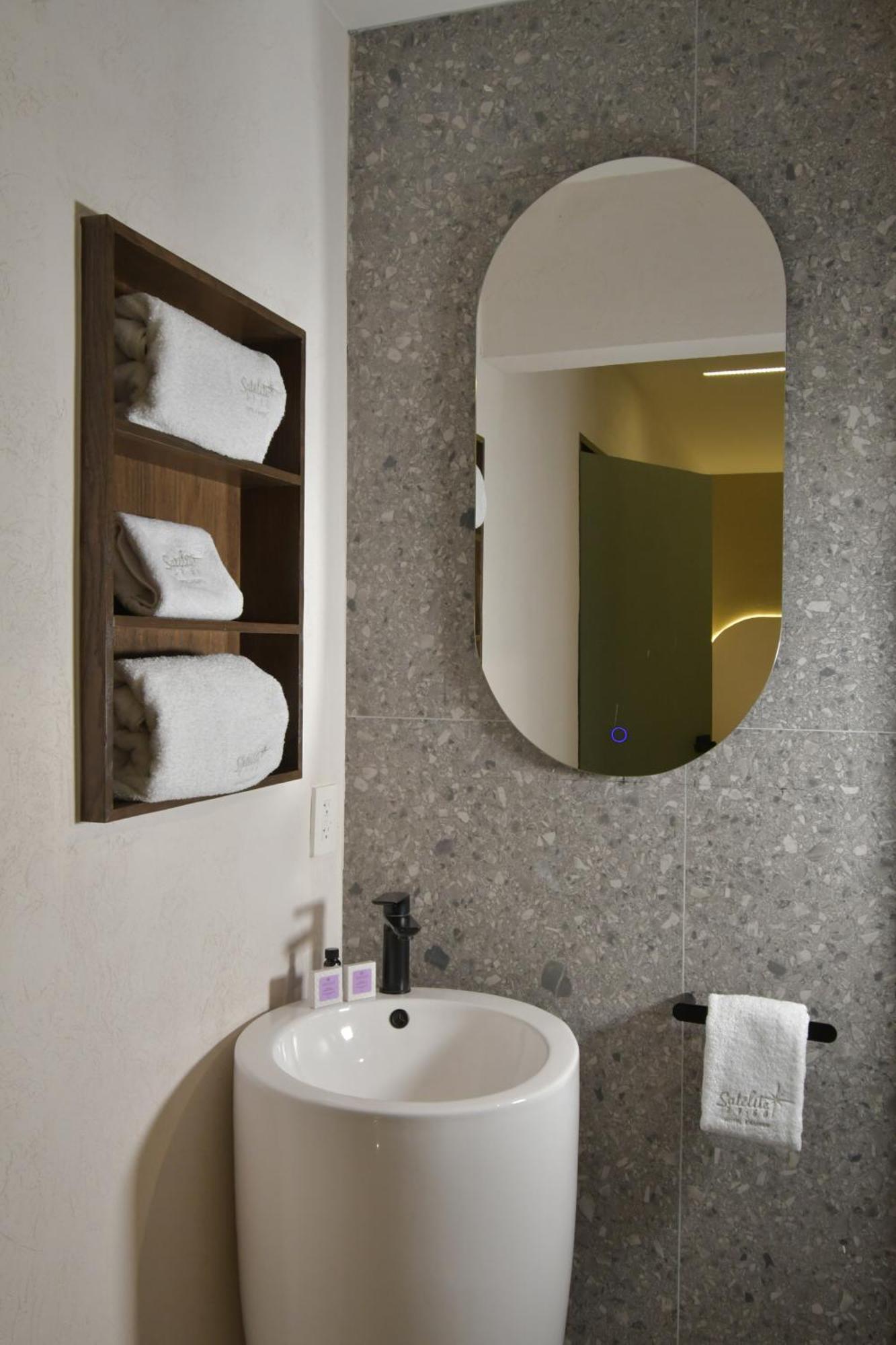 Expo Satelite 2750 Hotel & Suites غوادالاجارا المظهر الخارجي الصورة