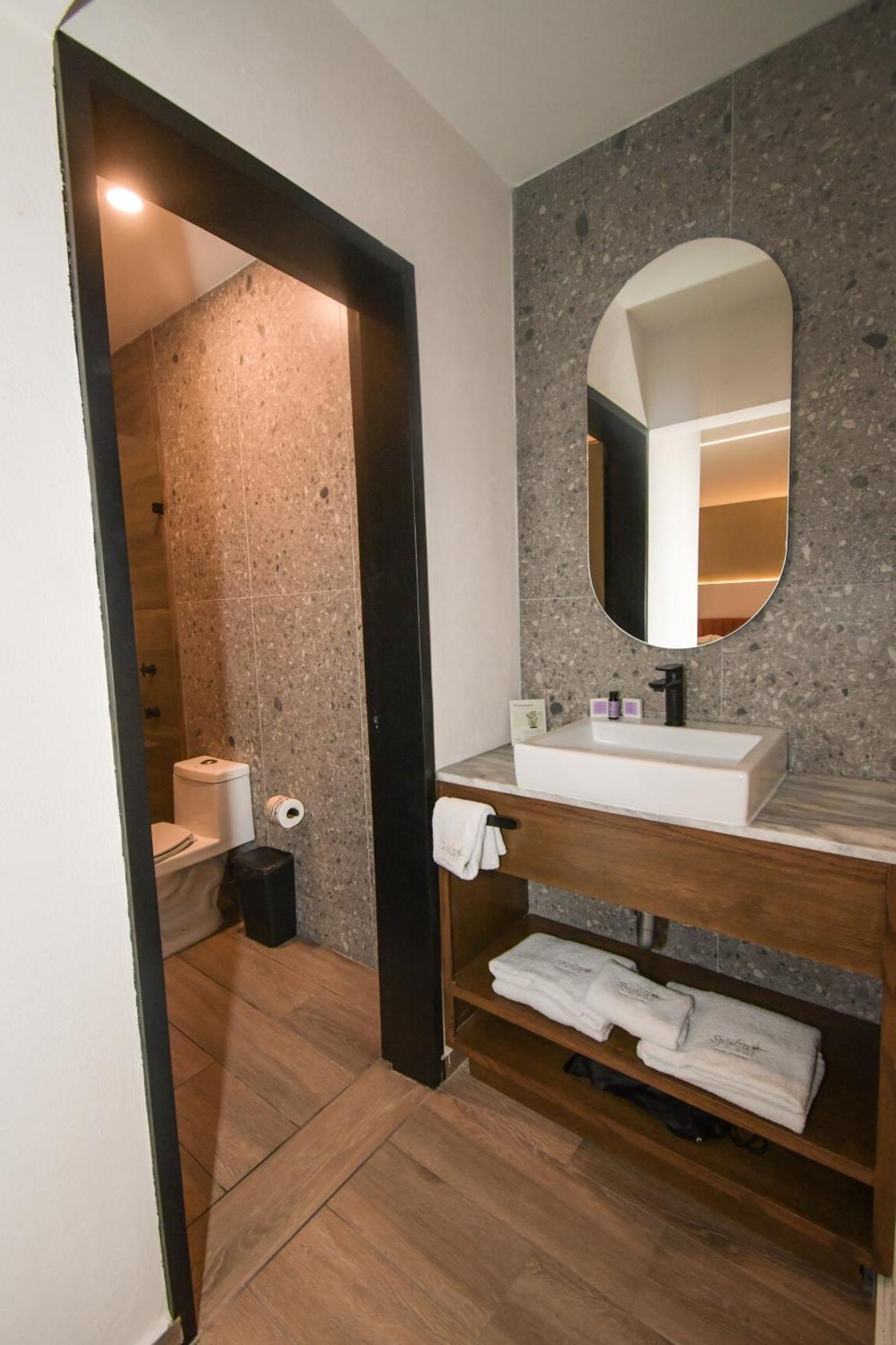 Expo Satelite 2750 Hotel & Suites غوادالاجارا المظهر الخارجي الصورة