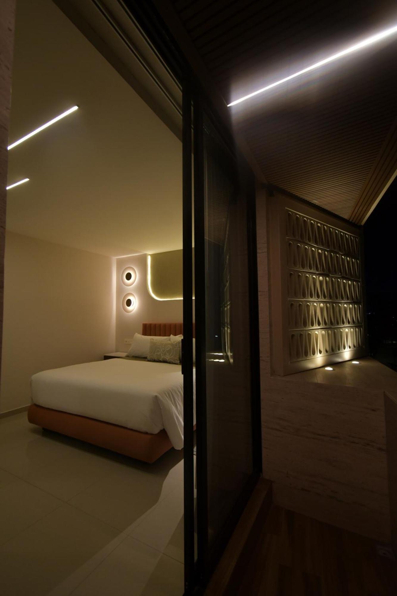 Expo Satelite 2750 Hotel & Suites غوادالاجارا المظهر الخارجي الصورة