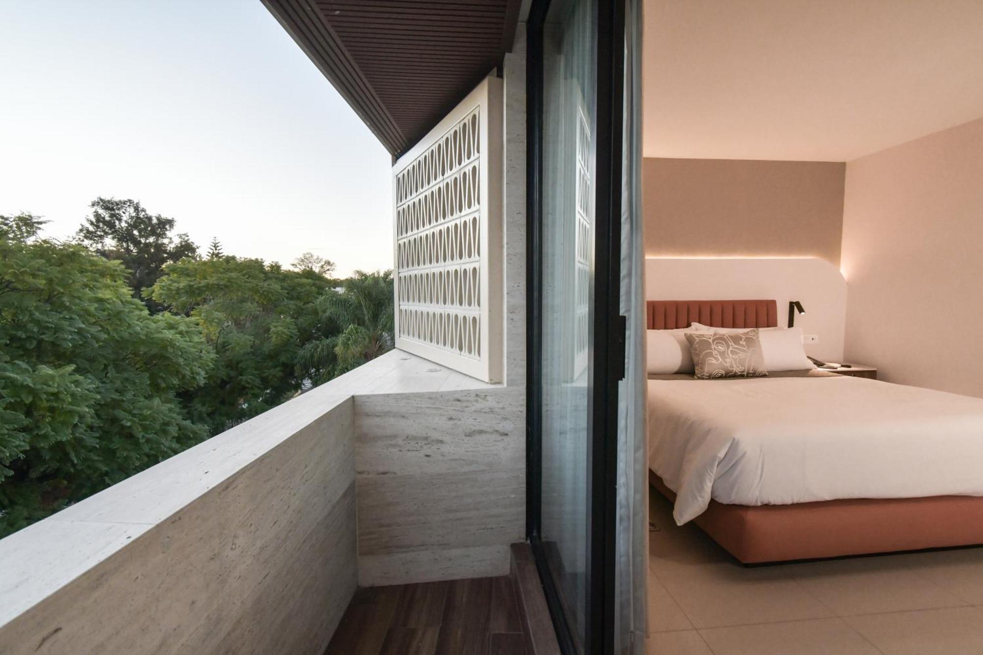 Expo Satelite 2750 Hotel & Suites غوادالاجارا المظهر الخارجي الصورة