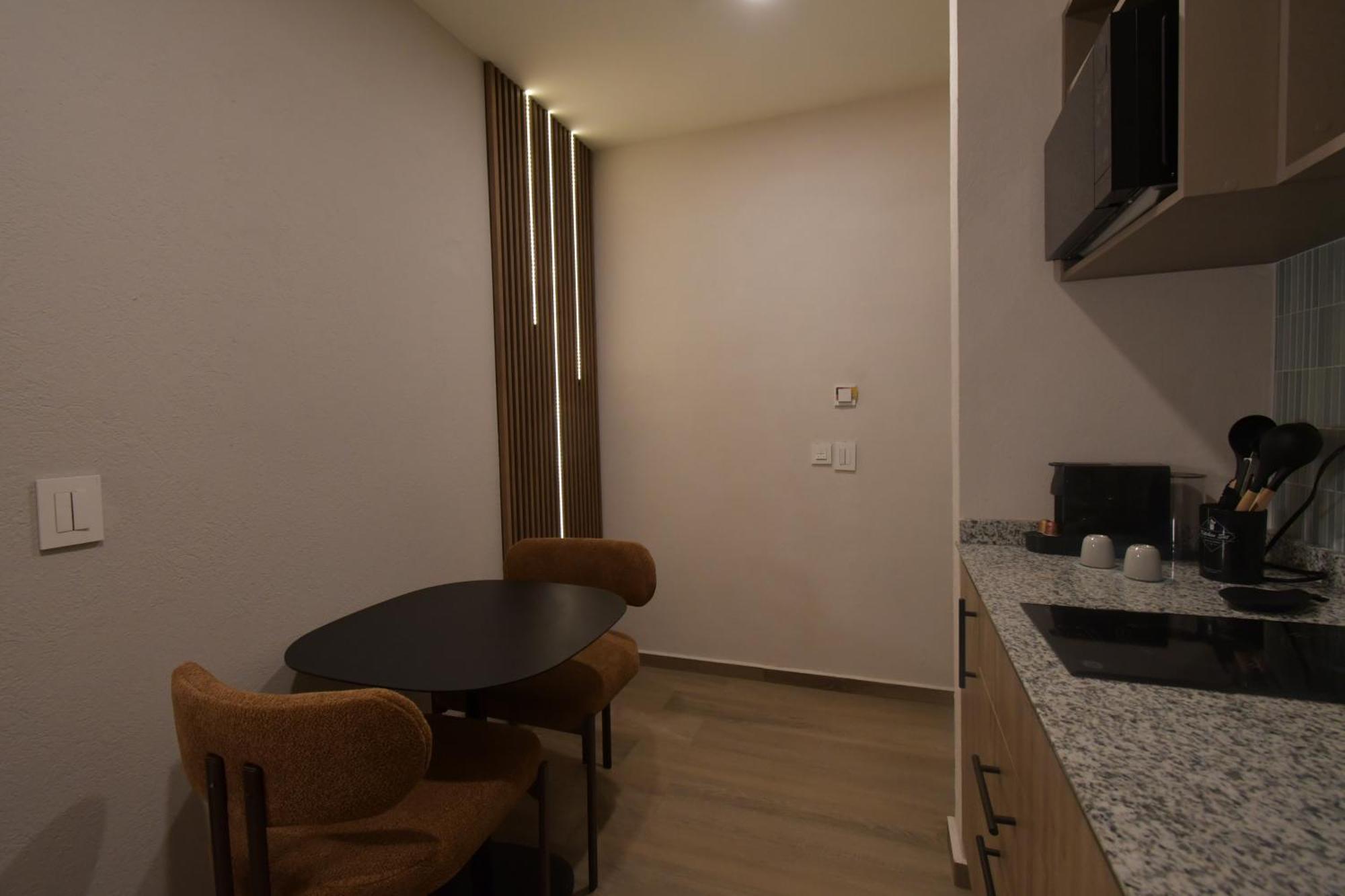 Expo Satelite 2750 Hotel & Suites غوادالاجارا المظهر الخارجي الصورة